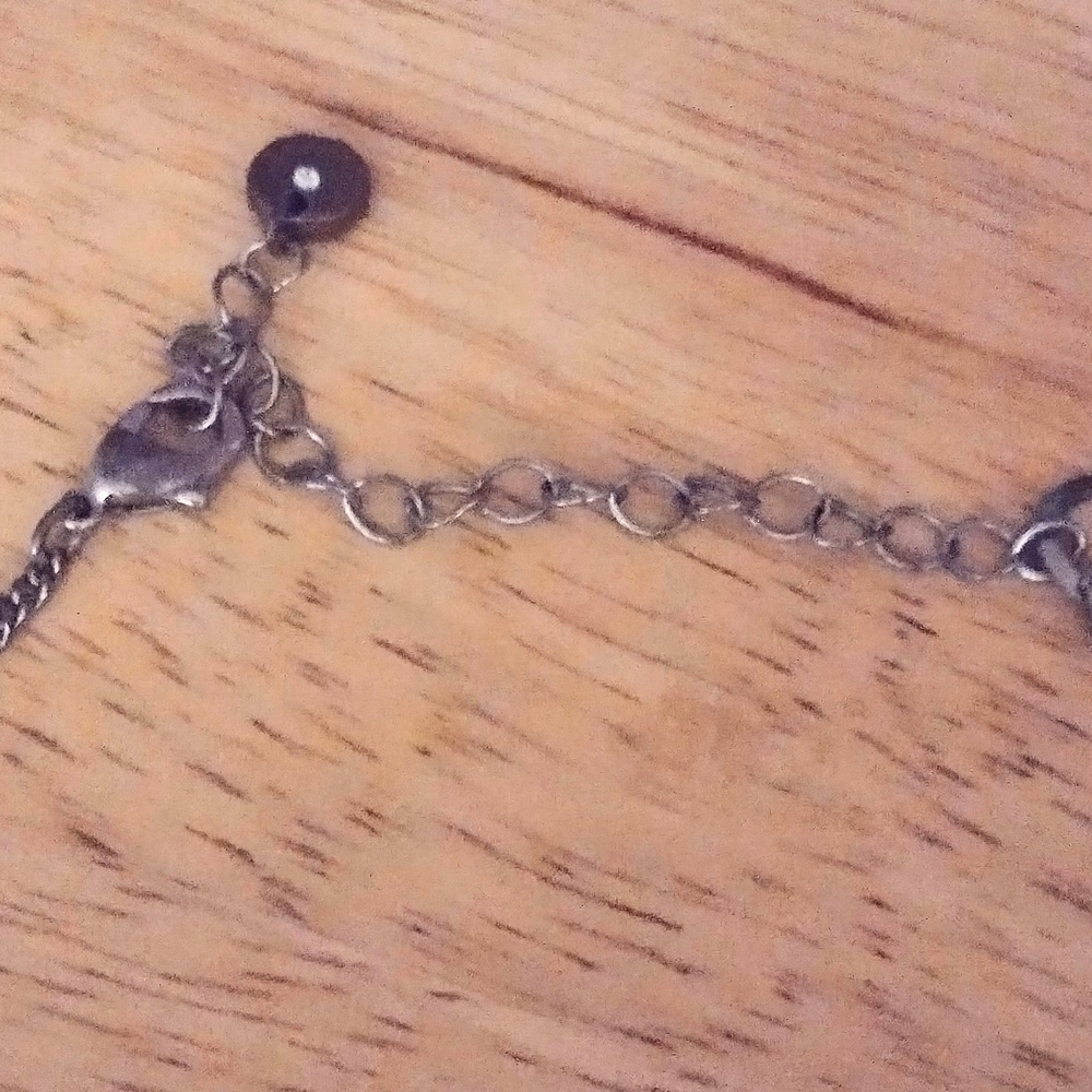 **FREE* W/ Purchase!* Necklace Silver Elegant with Triangle Pendants Rhinestones - Picture 4 of 8